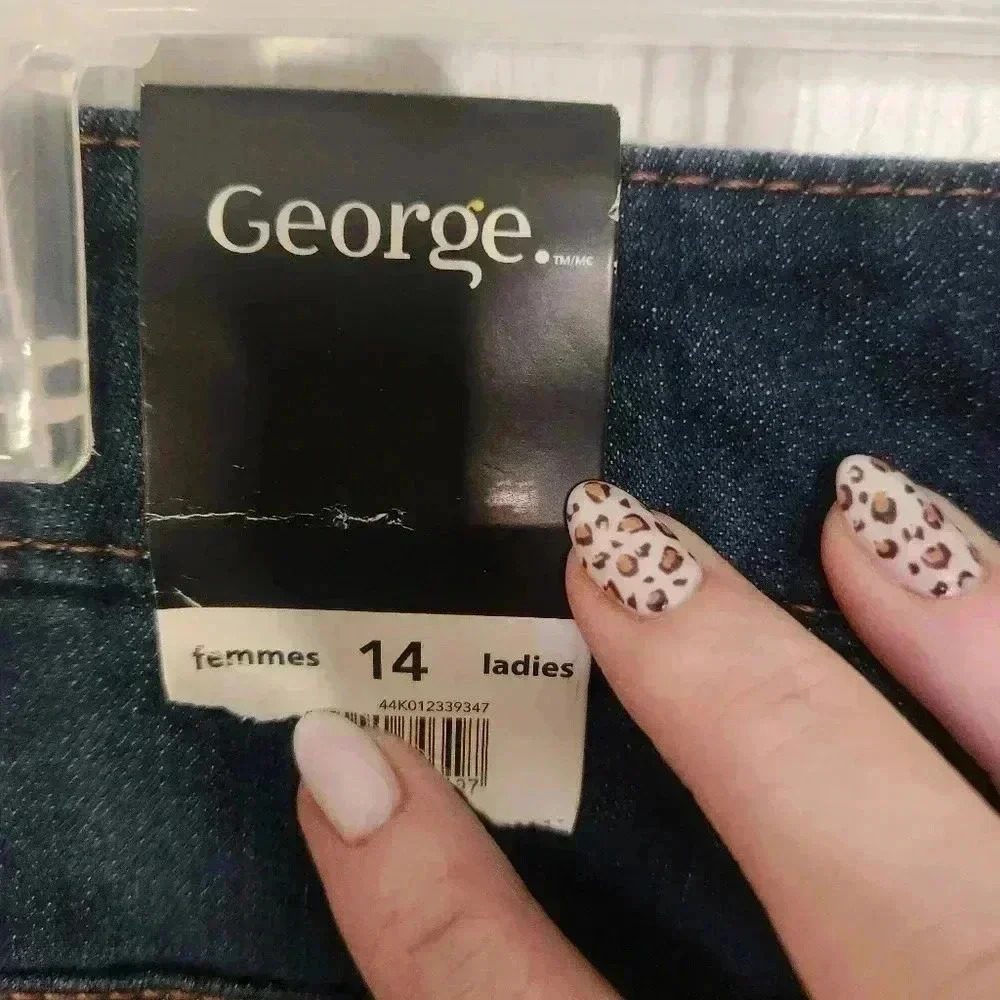 George Denim Capri Shorts NWT Size 14 Mid Rise Stretch 5 Pocket - Picture 12 of 12